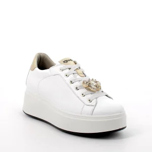 Igi&co Sneakers in pelle bianca con gioiello rimovibile