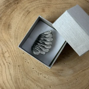 Anello maxi foglia zirconato