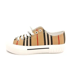 Burberry low top on rubber sole