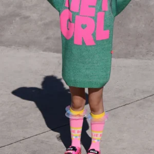 Abito Billieblush in maglia verde laminato con scritta rosa e cappuccio