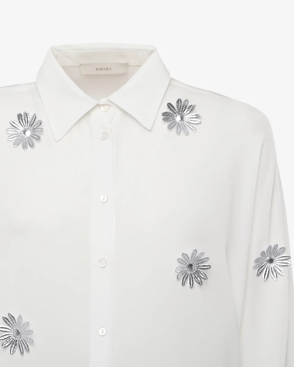 Camicia in georgette con applicazioni - immagine 3