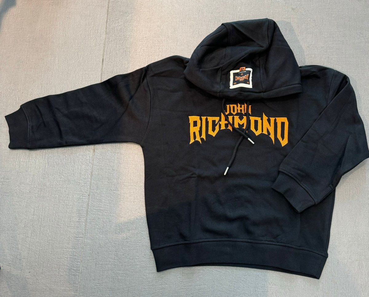 Felpa Richmond nera con scritta arancio e cappuccio
