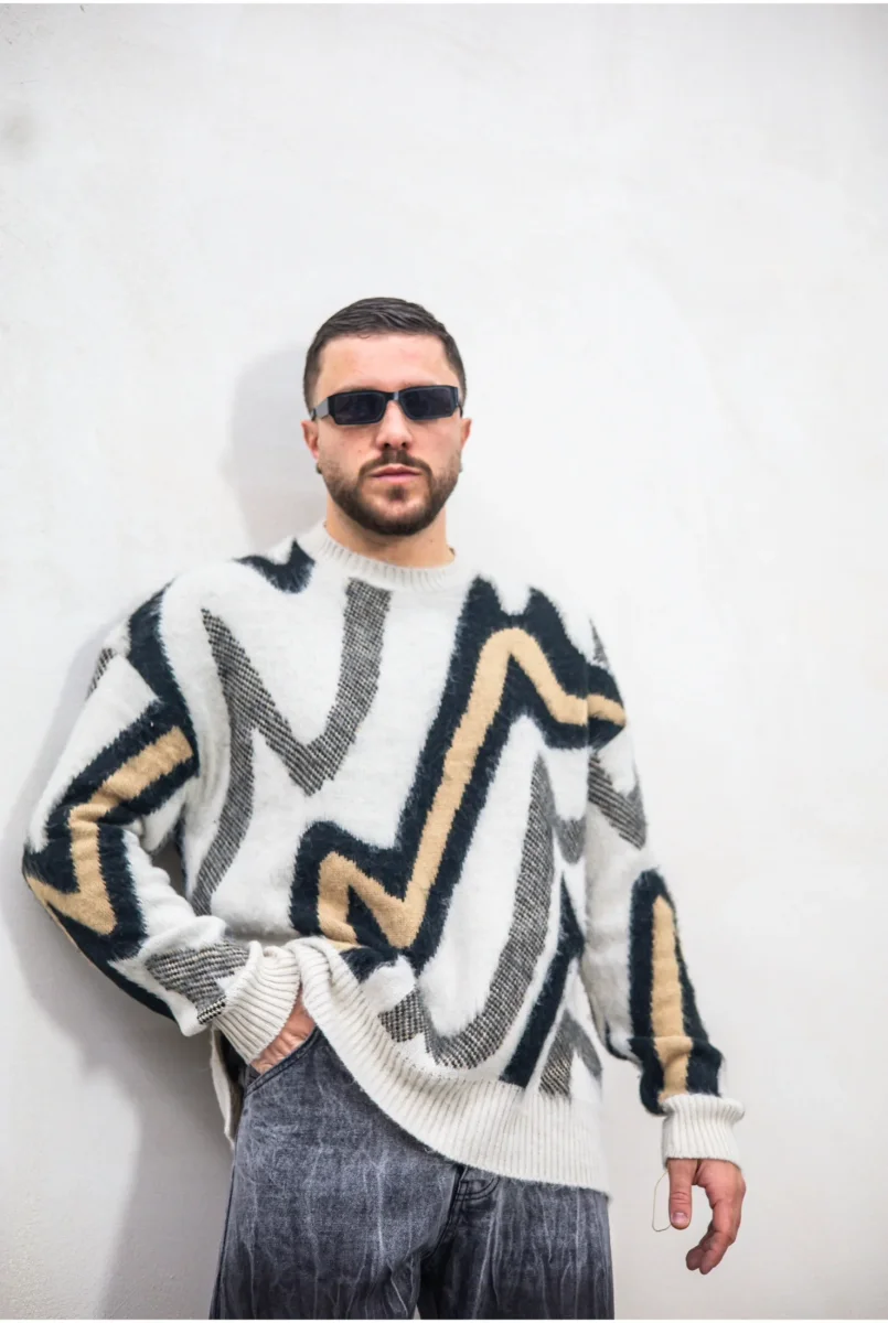 Maglione Tokyo fantasy 3 colori - immagine 2